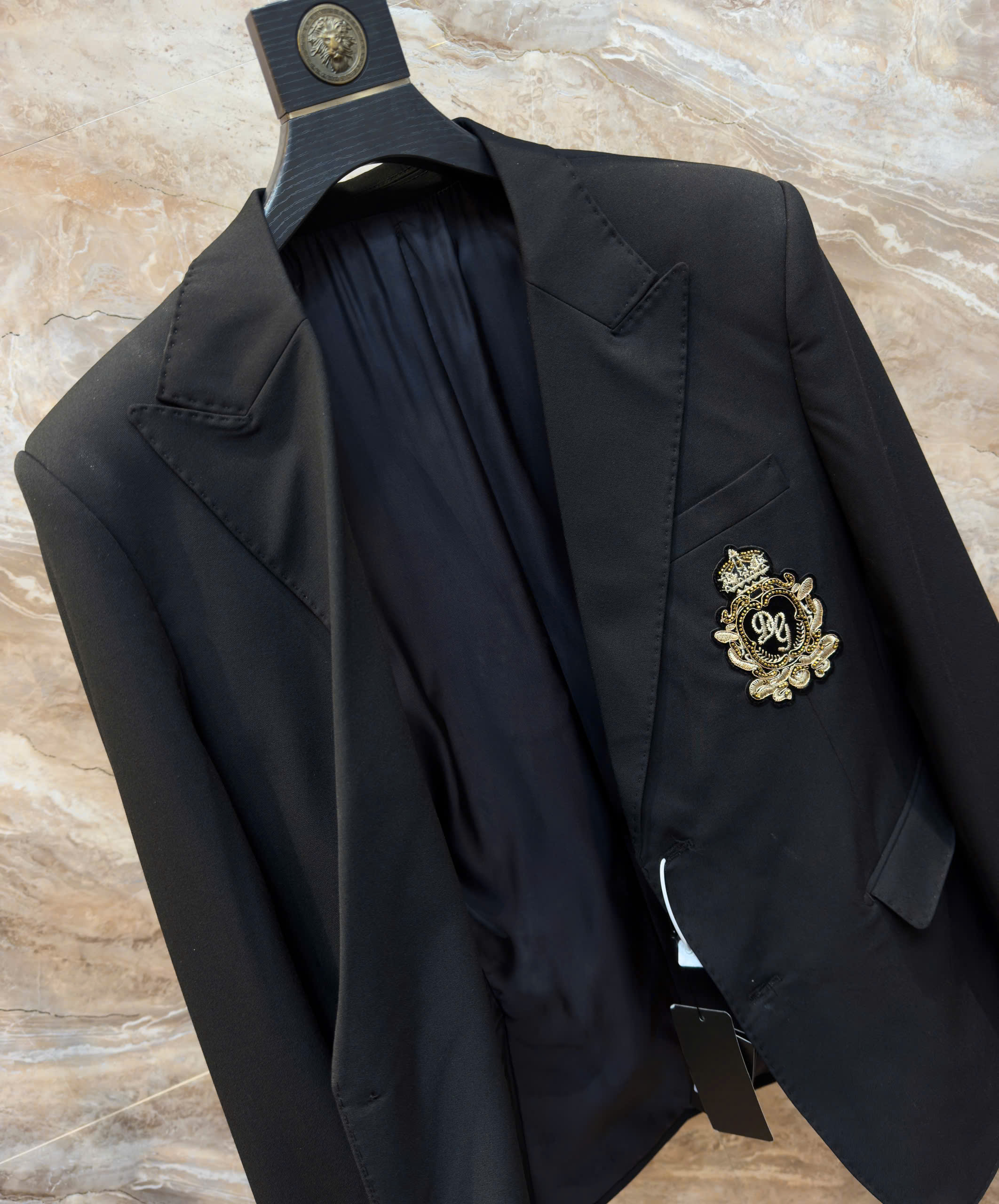 Áo khoác Vest Dolce Gabbana DG Đen logo tag huy hiệu thêu ngực Like Auth on web DDT